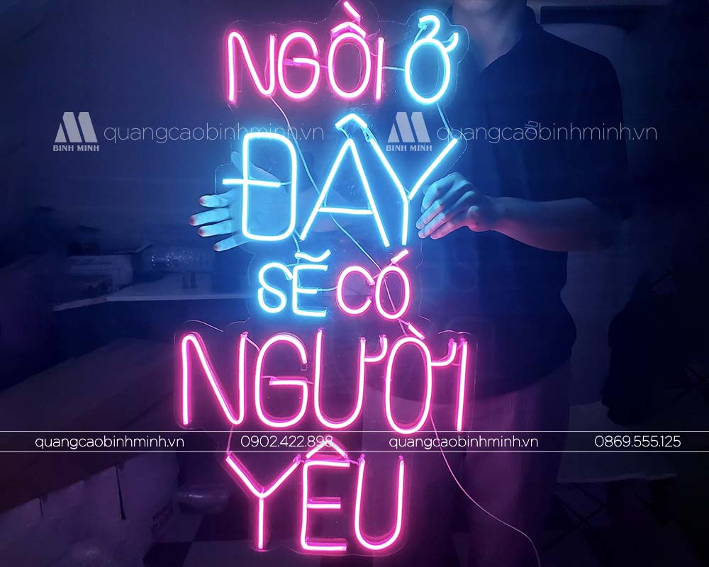 Bien led neon Ngồi ở đây sẽ có người yêu