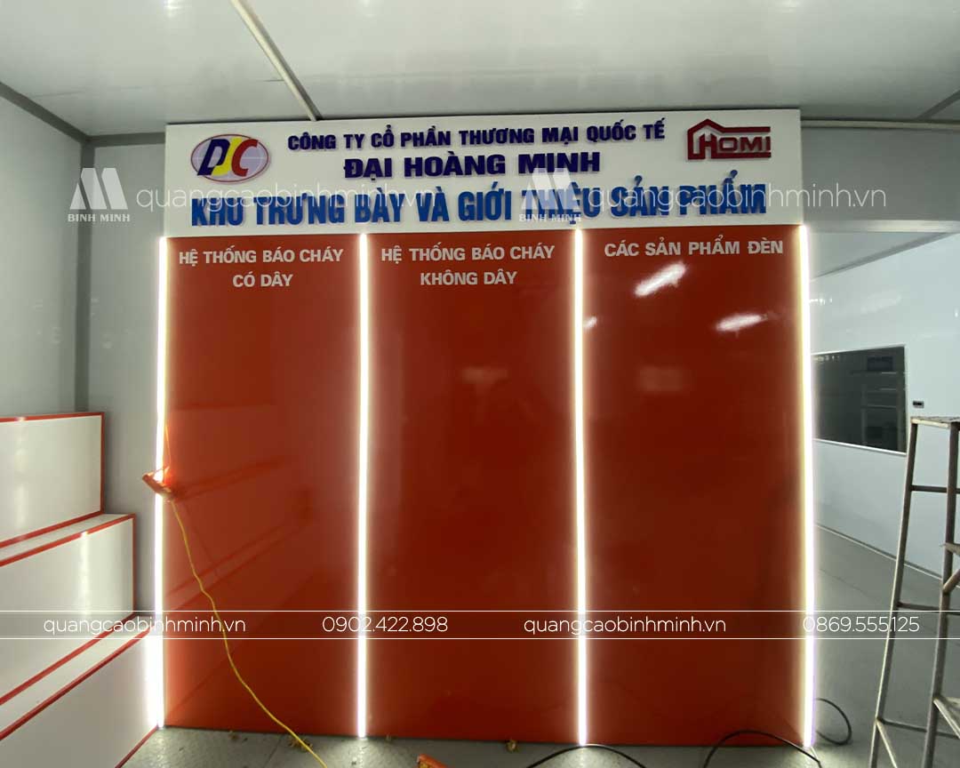 vach-logo-trong-nha-sang-led