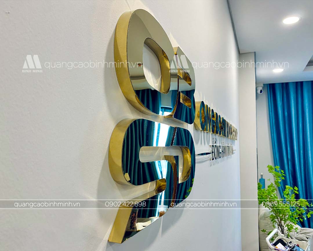 bien-hieu-logo-trong-nha